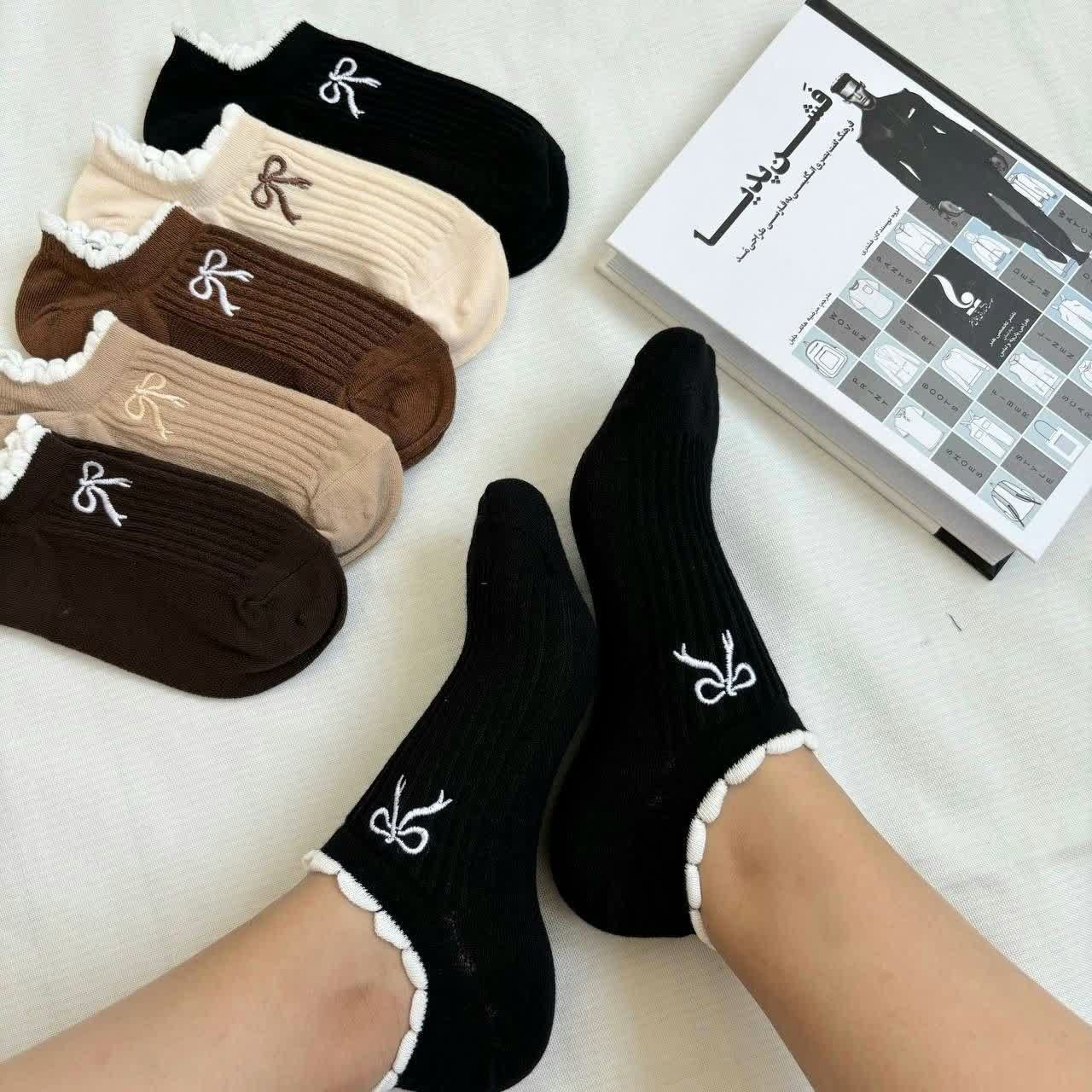 جوراب لب کنگره گلدوزی شده پاپیون